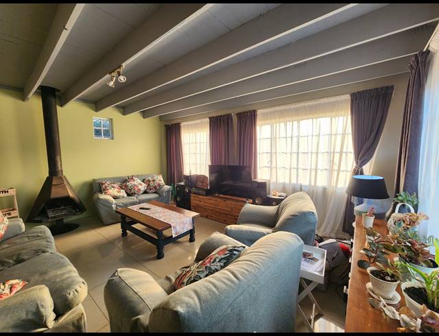 3 BEDROOM FREESTANDING FOR SALE IN GREENDALE